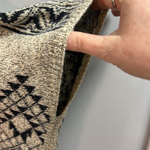 DREAMERS Oversized Knit Tribal Poncho M L - Picture 3 of 9